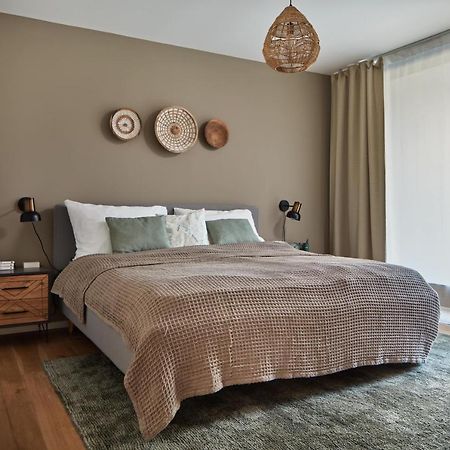 Prague Days - Stylish Apartments With Terrace - Parking - Quiet Area Екстер'єр фото