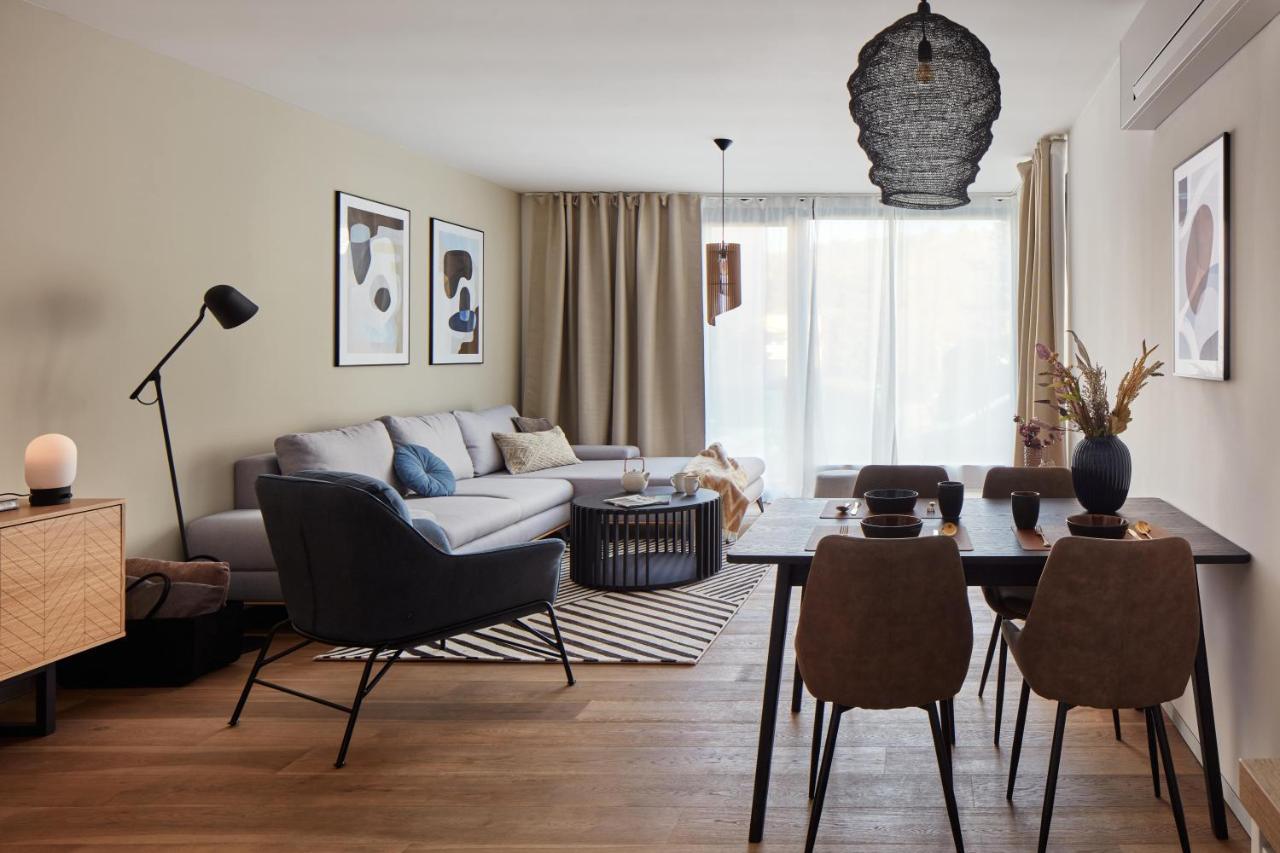 Prague Days - Stylish Apartments With Terrace - Parking - Quiet Area Екстер'єр фото